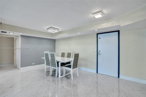Copropriété à vendre à Sunny Isles Beach, Floride: 2 chambres, 138.24 m2 № 2015931 - photo 19