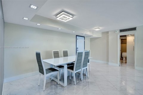 Copropriété à vendre à Sunny Isles Beach, Floride: 2 chambres, 138.24 m2 № 2015931 - photo 17