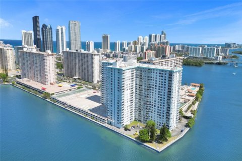 Condo à Sunny Isles Beach, Floride, 2 chambres  № 2015931