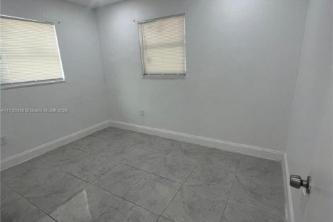 House in Hollywood, Florida 3 bedrooms, 85.47 sq.m. № 1486854 - photo 13