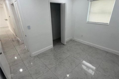 House in Hollywood, Florida 3 bedrooms, 85.47 sq.m. № 1486854 - photo 15