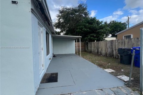 House in Hollywood, Florida 3 bedrooms, 85.47 sq.m. № 1486854 - photo 20