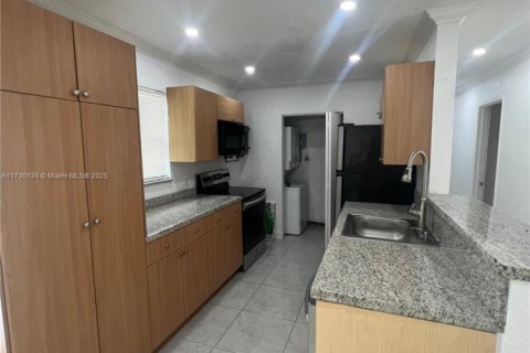 House in Hollywood, Florida 3 bedrooms, 85.47 sq.m. № 1486854 - photo 5