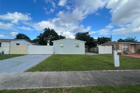 House in Hollywood, Florida 3 bedrooms, 85.47 sq.m. № 1486854 - photo 1