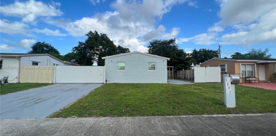 House in Hollywood, Florida 3 bedrooms, 85.47 sq.m. № 1486854