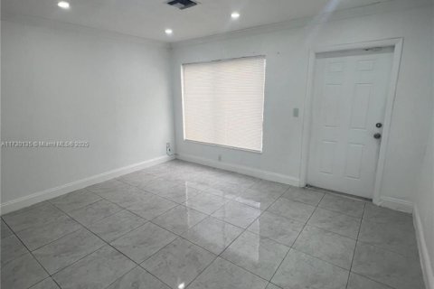 House in Hollywood, Florida 3 bedrooms, 85.47 sq.m. № 1486854 - photo 7