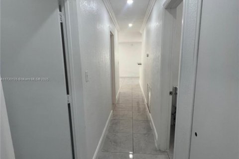 House in Hollywood, Florida 3 bedrooms, 85.47 sq.m. № 1486854 - photo 14