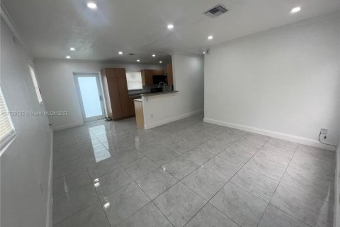 House in Hollywood, Florida 3 bedrooms, 85.47 sq.m. № 1486854 - photo 8