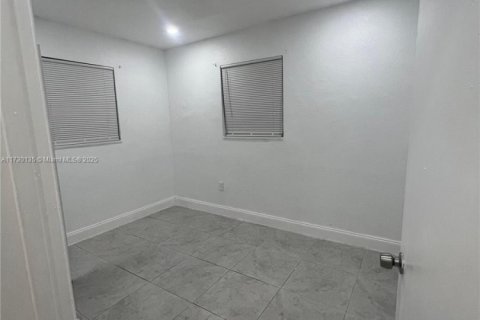 House in Hollywood, Florida 3 bedrooms, 85.47 sq.m. № 1486854 - photo 4