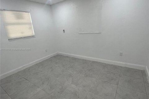 House in Hollywood, Florida 3 bedrooms, 85.47 sq.m. № 1486854 - photo 12