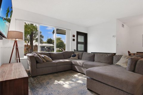 Casa en alquiler en Oakland Park, Florida, 3 dormitorios, 150.32 m2 № 1998974 - foto 7