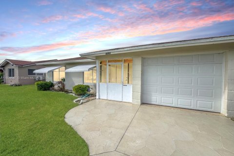 Villa ou maison à vendre à Tamarac, Floride: 2 chambres, 87.33 m2 № 1963535 - photo 4