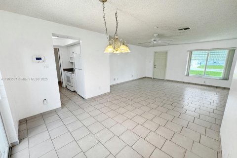 Villa ou maison à vendre à Tamarac, Floride: 2 chambres, 87.33 m2 № 1963535 - photo 10