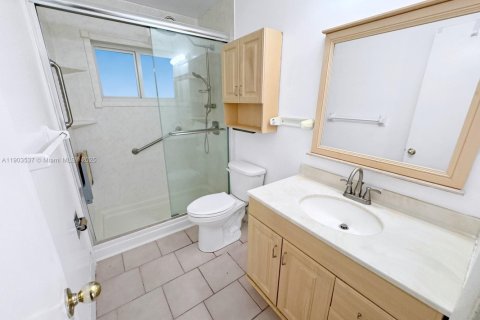 Villa ou maison à vendre à Tamarac, Floride: 2 chambres, 87.33 m2 № 1963535 - photo 21