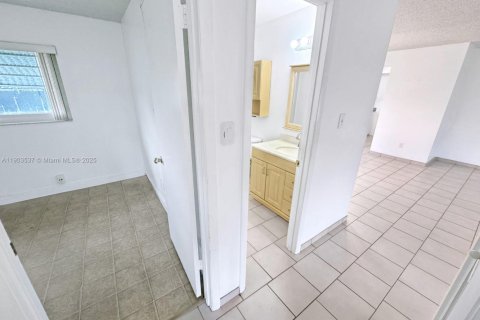 Villa ou maison à vendre à Tamarac, Floride: 2 chambres, 87.33 m2 № 1963535 - photo 20