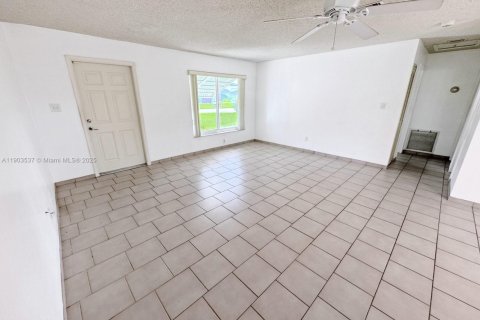 Villa ou maison à vendre à Tamarac, Floride: 2 chambres, 87.33 m2 № 1963535 - photo 7