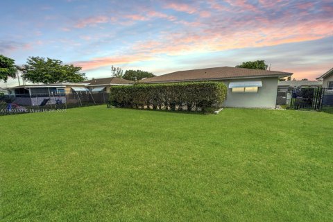 Villa ou maison à vendre à Tamarac, Floride: 2 chambres, 87.33 m2 № 1963535 - photo 30