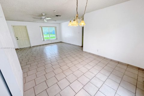 Villa ou maison à vendre à Tamarac, Floride: 2 chambres, 87.33 m2 № 1963535 - photo 9