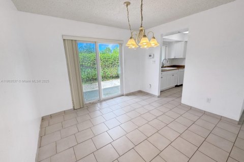 Villa ou maison à vendre à Tamarac, Floride: 2 chambres, 87.33 m2 № 1963535 - photo 11