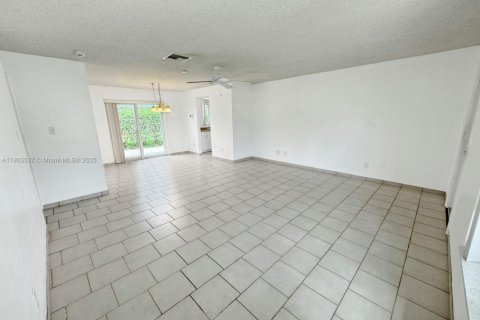 Villa ou maison à vendre à Tamarac, Floride: 2 chambres, 87.33 m2 № 1963535 - photo 5