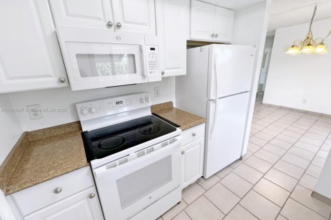 Villa ou maison à vendre à Tamarac, Floride: 2 chambres, 87.33 m2 № 1963535 - photo 14