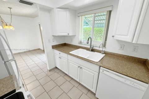 Villa ou maison à vendre à Tamarac, Floride: 2 chambres, 87.33 m2 № 1963535 - photo 15