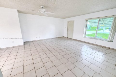 Villa ou maison à vendre à Tamarac, Floride: 2 chambres, 87.33 m2 № 1963535 - photo 6