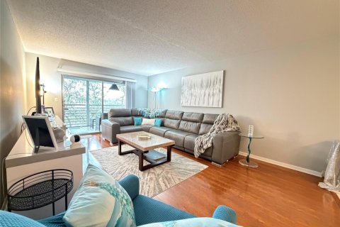 Copropriété à louer à Coconut Creek, Floride: 2 chambres, 107.4 m2 № 2085492 - photo 2