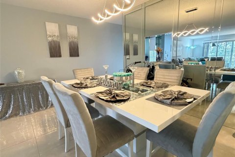 Copropriété à louer à Coconut Creek, Floride: 2 chambres, 107.4 m2 № 2085492 - photo 4