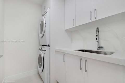Casa en venta en South Miami, Florida, 4 dormitorios, 246.28 m2 № 2168468 - foto 30