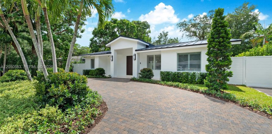 Casa en South Miami, Florida 4 dormitorios, 246.28 m2 № 2168468