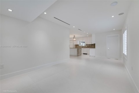 Casa en venta en South Miami, Florida, 4 dormitorios, 246.28 m2 № 2168468 - foto 18