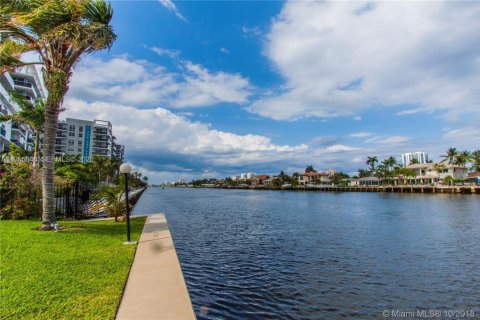 Copropriété à louer à Fort Lauderdale, Floride: 2 chambres, 111.48 m2 № 2153420 - photo 30