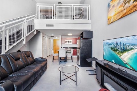 Condominio en alquiler en Miami, Florida, 1 dormitorio, 90.86 m2 № 2060964 - foto 5