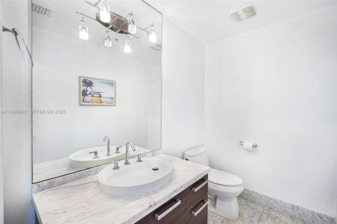 Condominio en alquiler en Miami, Florida, 1 dormitorio, 90.86 m2 № 2060964 - foto 15