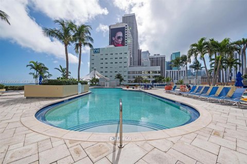 Condominio en alquiler en Miami, Florida, 1 dormitorio, 90.86 m2 № 2060964 - foto 27