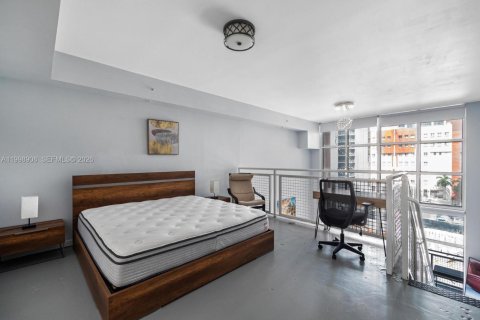 Condominio en alquiler en Miami, Florida, 1 dormitorio, 90.86 m2 № 2060964 - foto 6