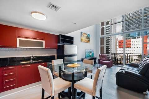 Condominio en alquiler en Miami, Florida, 1 dormitorio, 90.86 m2 № 2060964 - foto 3