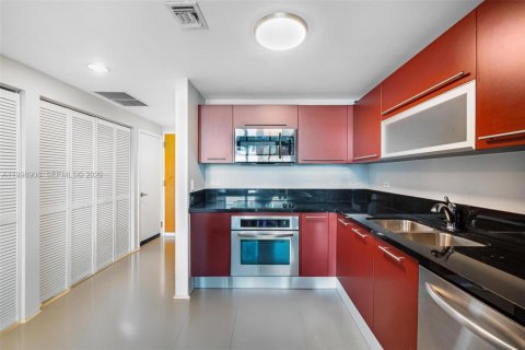 Condominio en alquiler en Miami, Florida, 1 dormitorio, 90.86 m2 № 2060964 - foto 12