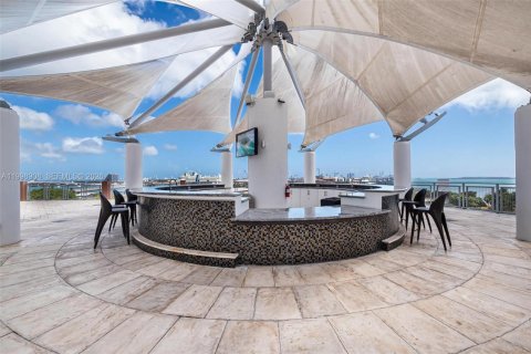 Condominio en alquiler en Miami, Florida, 1 dormitorio, 90.86 m2 № 2060964 - foto 24