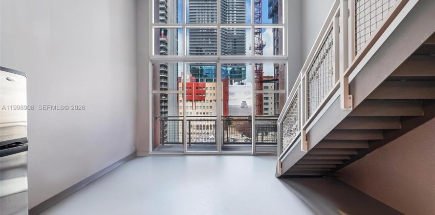 Condominio en Miami, Florida, 1 dormitorio  № 2060964