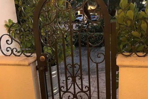 Casa en alquiler en Hialeah, Florida, 3 dormitorios, 146.6 m2 № 2024951 - foto 4