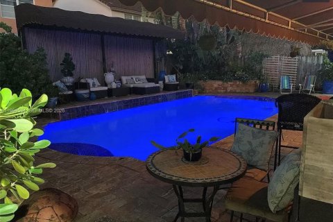 Casa en alquiler en Hialeah, Florida, 3 dormitorios, 146.6 m2 № 2024951 - foto 20