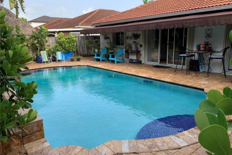 Casa en alquiler en Hialeah, Florida, 3 dormitorios, 146.6 m2 № 2024951 - foto 17