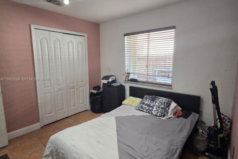 Casa en alquiler en Hialeah, Florida, 3 dormitorios, 146.6 m2 № 2024951 - foto 15