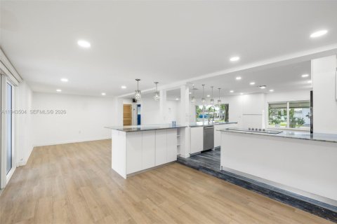 Villa ou maison à vendre à North Miami, Floride: 4 chambres, 237.55 m2 № 2001166 - photo 16