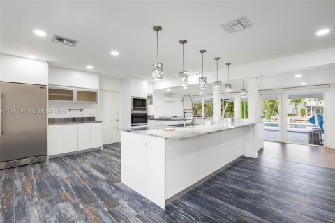 Villa ou maison à vendre à North Miami, Floride: 4 chambres, 237.55 m2 № 2001166 - photo 10