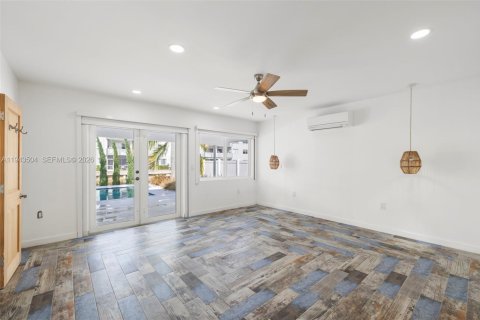 Villa ou maison à vendre à North Miami, Floride: 4 chambres, 237.55 m2 № 2001166 - photo 17