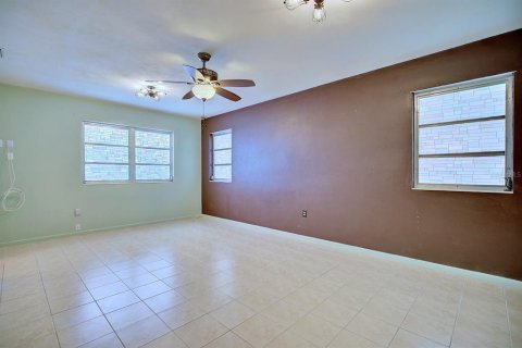 House in Avon Park, Florida 3 bedrooms, 197.79 sq.m. № 1917880 - photo 8