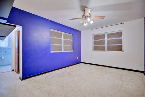 House in Avon Park, Florida 3 bedrooms, 197.79 sq.m. № 1917880 - photo 4